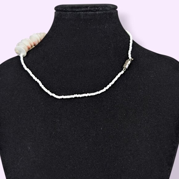 (2/$20) Vintage Dainty Shell Accent Necklace - Picture 4 of 5